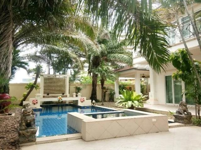 Splendide villa en front de mer située à Pattaya