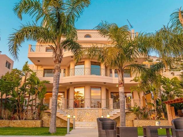 Splendide villa exotique située à Saronida