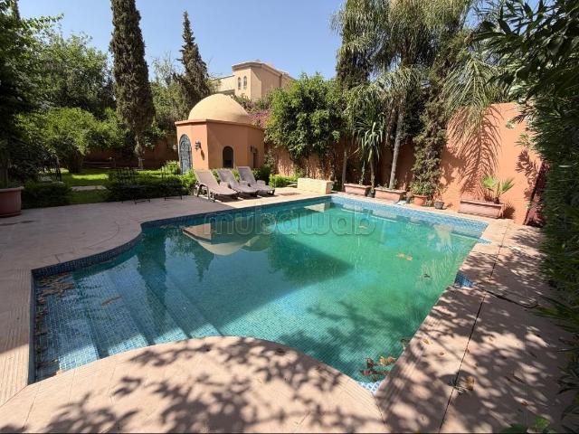 Splendide villa isolée à vendre à Hay Targa à Marrakech. Avec piscine privée et jardin, Superficie 1160 m²