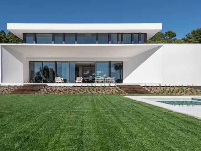 SPLENDIDE VILLA MODERNE SITUÉE À BENAHAVIS