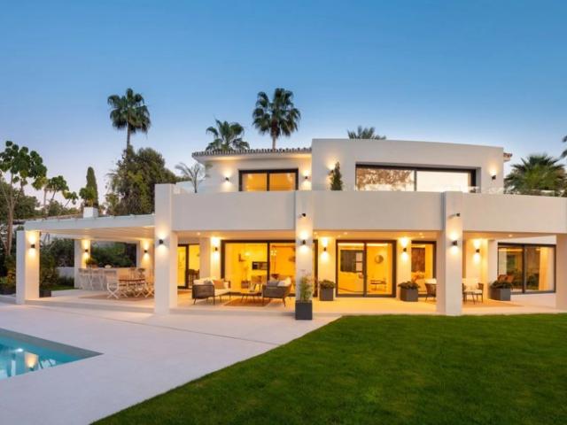 Splendide Villa située dans la banlieue verdoyante de Nueva Andalucia