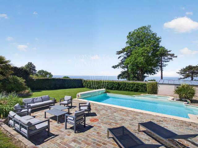 SPLENDIDE VILLA VUE MER. TROUVILLE SUR MER