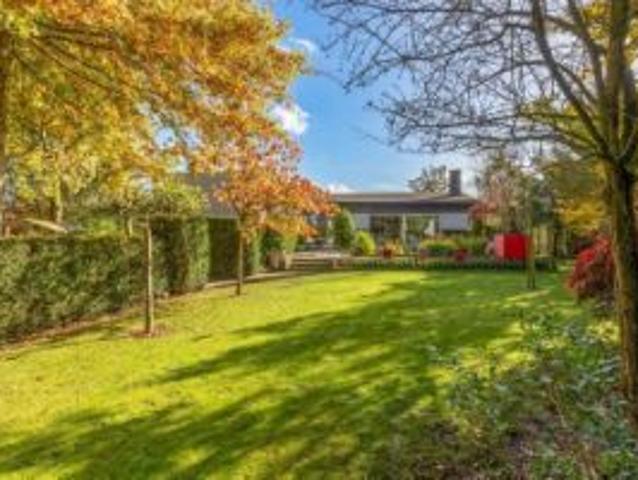 Split level woning op perceel van 2.232m² met veel privacy