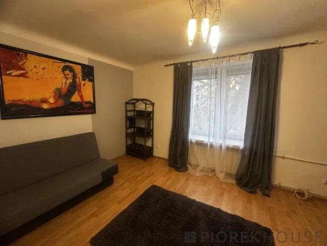 Przestronne 30 m2 z piwnicą i komórką w Woli