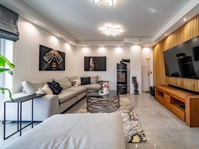 Sprzedam elegancki bliźniak 166 m² z dużą działką 799 m² w Baninie