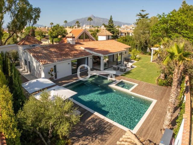 Sprzedam nowoczesną willę 336 m² w Puerto Banús, prywatny basen