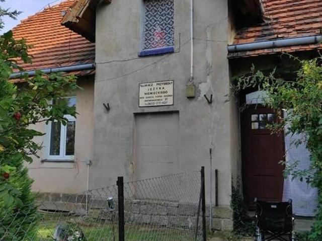Sprzedam piętro w domu wolnostojącym ze strychem i piwnicą.ą