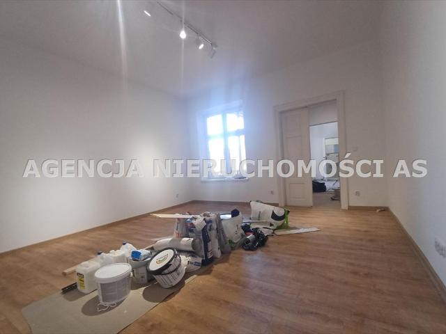 Sprzedam przestronne 77 m² mieszkanie w centrum Skawiny