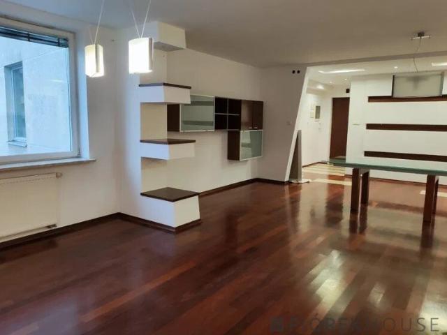 Sprzedam przestronne 119 m² mieszkanie na Woli z 4 pokojami