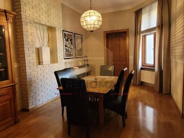 Sprzedam przestronne 158 m² mieszkanie w Legnicy z dużą kuchnią i miejscem postojowym