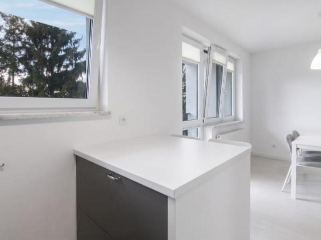 Zobacz > świeżo umeblowane, balkon 48 m² 48 m²