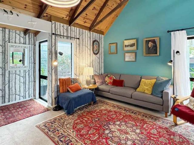 SPRINGVALE 2 BEDROOMS