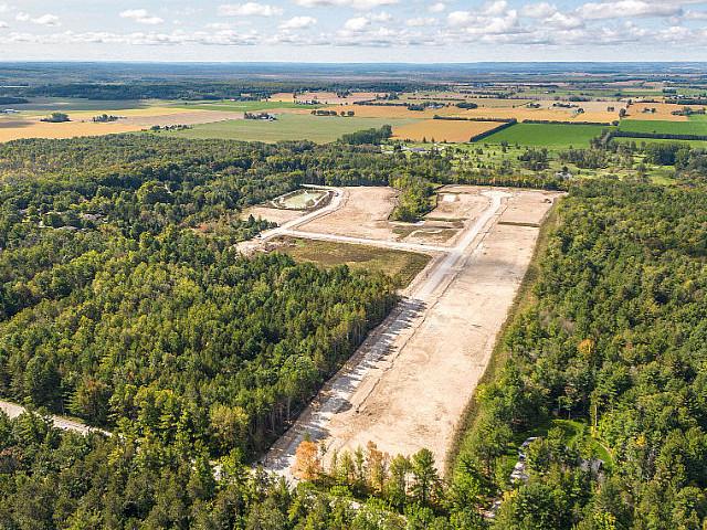 Springwater Wilson Dr & Horseshoe Valley W L9x0x6 Land