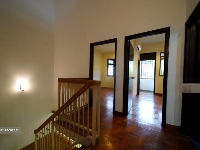 Springwood D5, Terrace