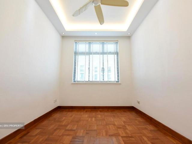 Spring Grove D10, Condominium