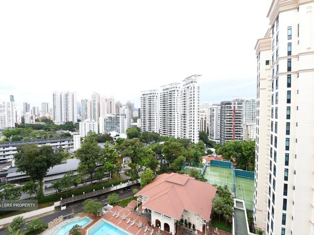 Spring Grove D10, Condominium