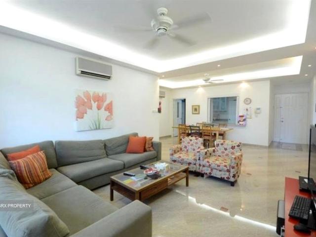Spring Grove D10, Condominium