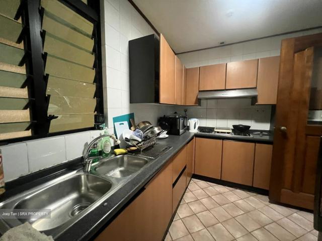 Spring Grove D10, Condominium