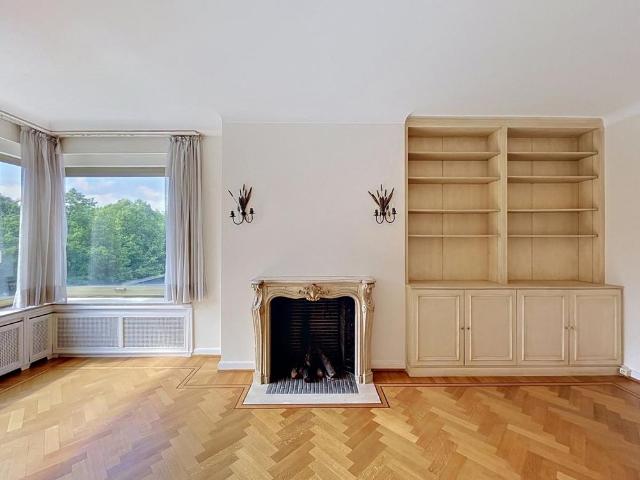 Sq. Vergote Beautiful 4 bed flat + terrace + pkg