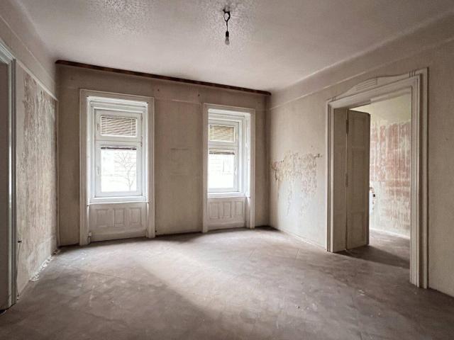 #SQ RUHIGE SANIERUNGSBEDÜRFTIGE GARCONNIERE MITTEN IM 6ten /HAUS DES MEERES TOP 1