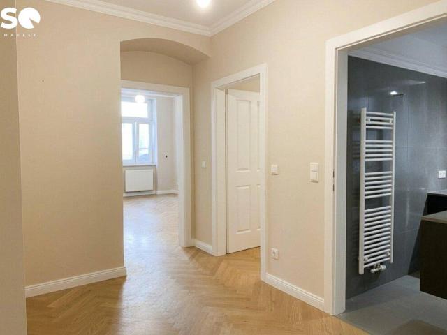 #SQ SANIERTE, KOMPAKTE STADT ALTBAUWOHNUNG MIT PARKBLICK UND HERVORRAGENDER INFRASTRUKTUR