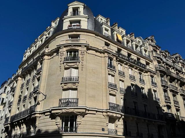 Square Clignancourt Appartement 3 pièces à Paris M° Jules Jo