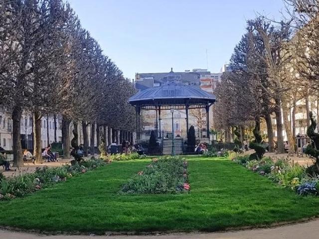 SQUARE DU COMMERCE