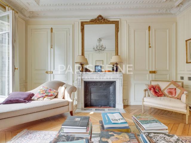 Square du Croisic * Superbe appartement Haussmannien Vide, Charme et Prestations de Standing !