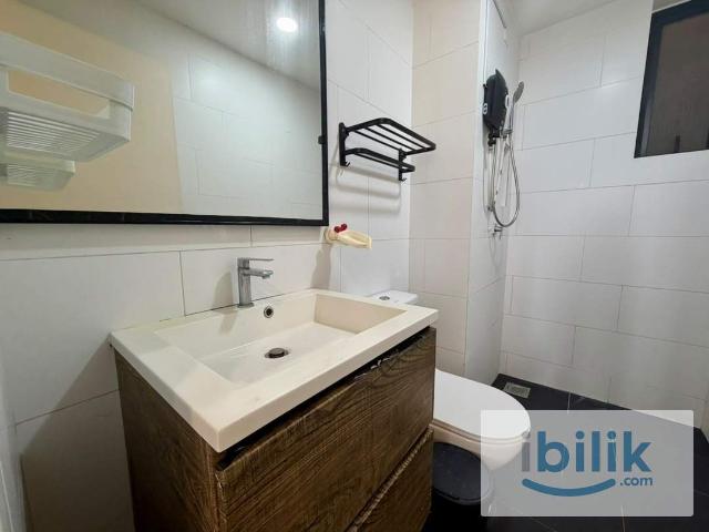 Sqwhere sungai buloh master room with private bathroom