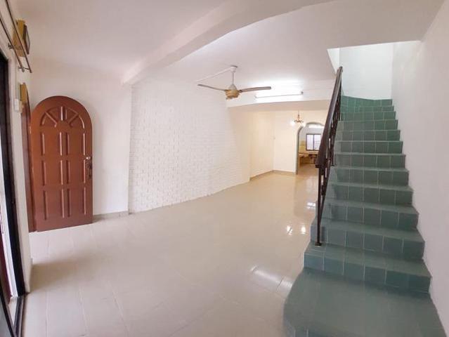 Sri Gombak 2 Bedrm Hse NEWLY Refurbished Table Top