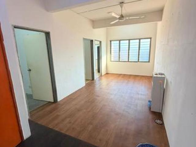 Sri Dahlia Apartment Bandar Puteri Puchong Top Floor 5th freehold