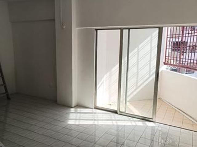 Sri impian apartment 3 bedrooms 2 bathrooms leasehold full loan