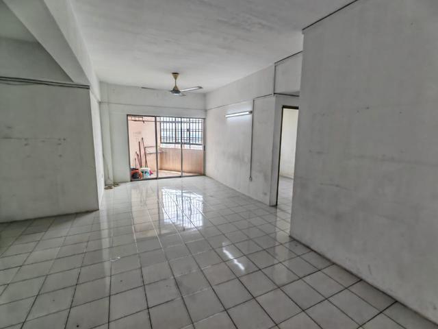 Sri Impian Apartment Larkin Perdana 10 Min to CIQ JB Town Full Loan