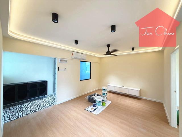 Sri Ivory Apartment 700sf corner unit 1 carpark full new reno farlim