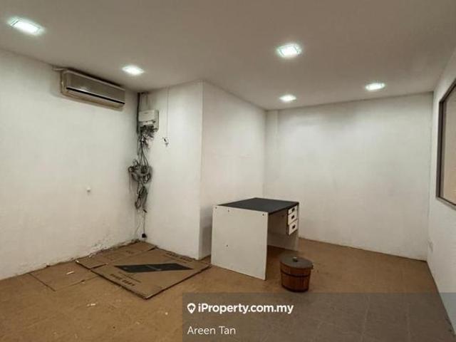 Sri Jaromas, Jenjarom Corner 3 Storey Shop For Sale Fully Tenanted with Good ROI > 4.6% Selling RM2.6mil negotiable for serious buyer