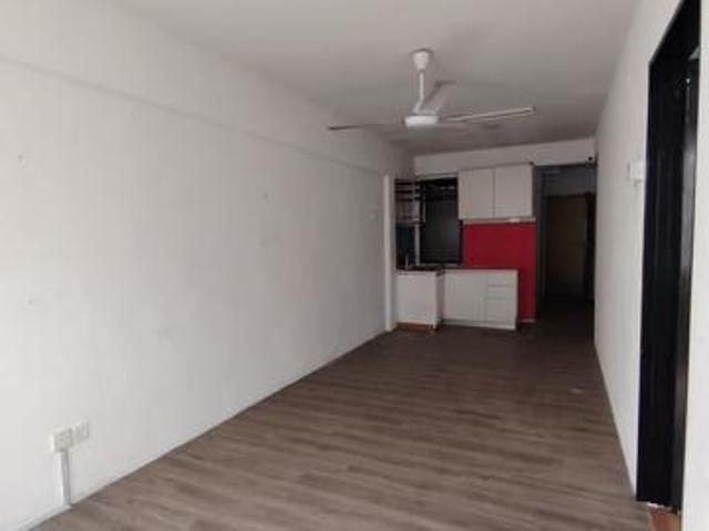 Sri Orkid Flat 3bed 2bath 710sqft for sale only