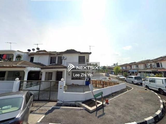 Sri Suria, Bukit Rimau Double Storey Corner Land area: 4,273 sqft Built up appx: 4,000 sqft 6+1 rooms 4 bathrooms Freehold Clubhouse facilities Gated & guarded Asking RM 2.05mil