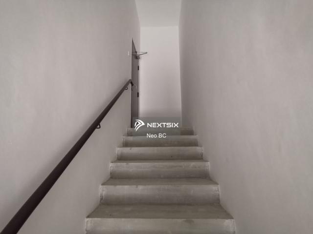 Sri Suria, Bukit Rimau Double Storey House 22x75 4 rooms 3 bathrooms Freehold, non bumi lot Fully renovated Very good condition Gated & guarded Club house facilities Asking RM 980k
