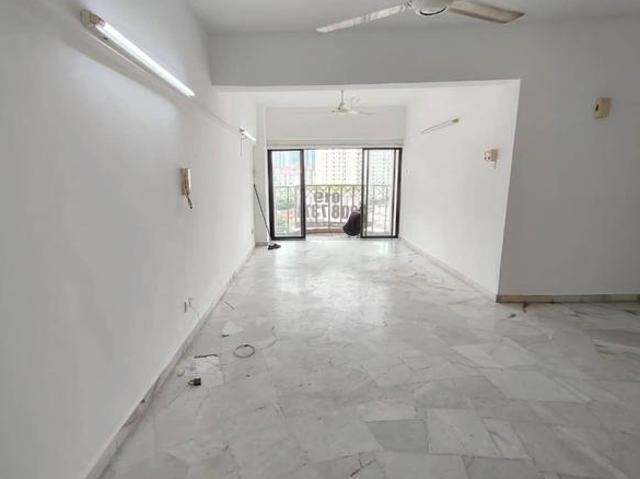 Sri Pelangi Condo 938sf Facing Swimming pool 3 rooms 1 carpark