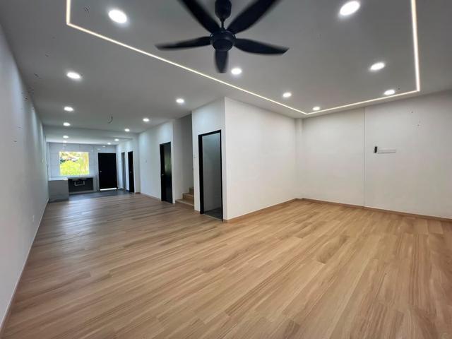Sri PutriKulai Double Storey 22x70 New Renovated