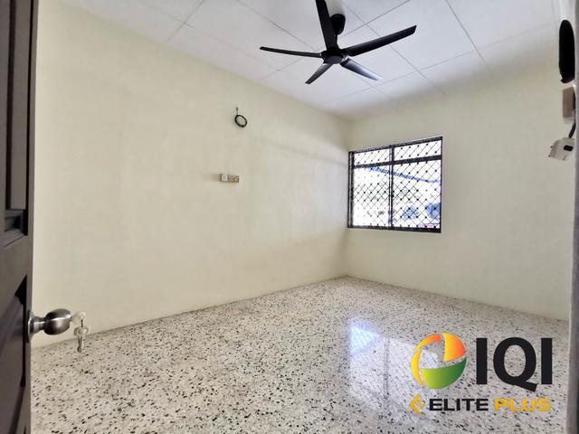Sri rambai 1storey Semi D Big Land size Basic unit for rent