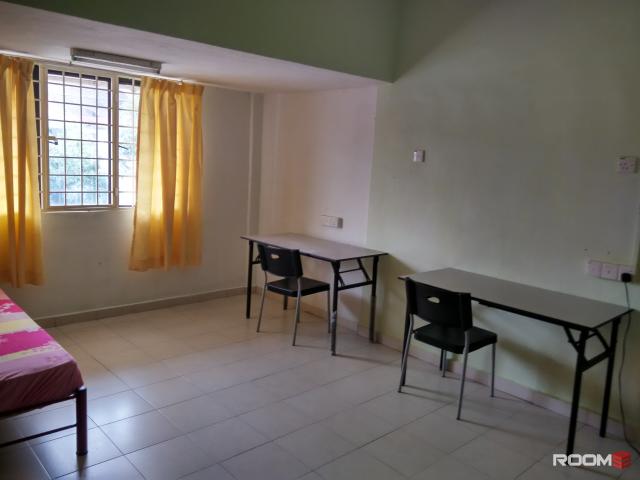 SS15 Medium Room with Air con near Subang Square LRT @ SS 15