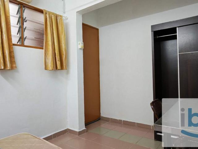 SS15 house facing Subang Jaya LRT / KTM station – room furnished posted by owner