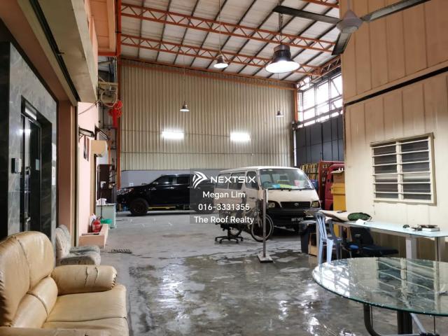 SS15 Subang Jaya, 2 Storey Corner Shoplot for Rent prime & matured location fully renovated with tempered glass surrounded by banks, colleges, convenient shops, pharmacies, F&B, Supermarket