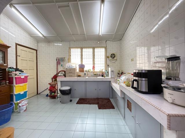 SS18 Subang Jaya kitchen extended well kept close to LRT