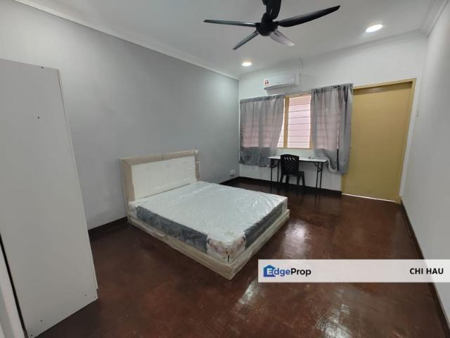 SS1 medium room near LRT Taman Bahagia PJ for rent