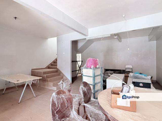 SS2 Petaling Jaya, 2 Terrace Intermediate For Sale