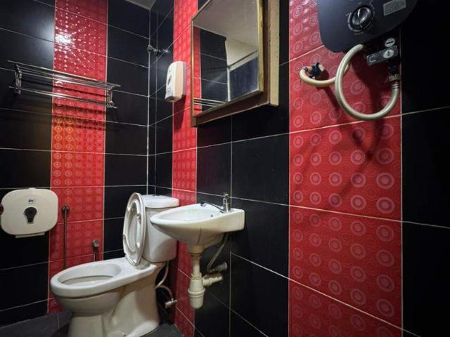 Ss4D co living concept single n queen bed available room with toilet low deposit