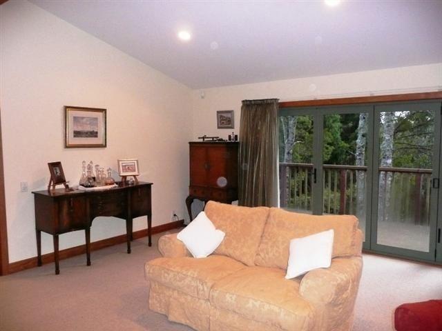 Swanson, 52 Tram Valley Road