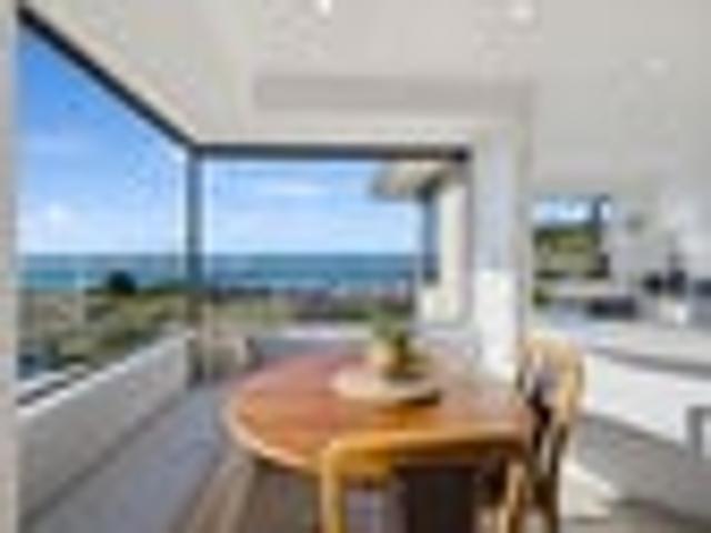 Sweeping Oamaru Harbour Views & Sunrises
